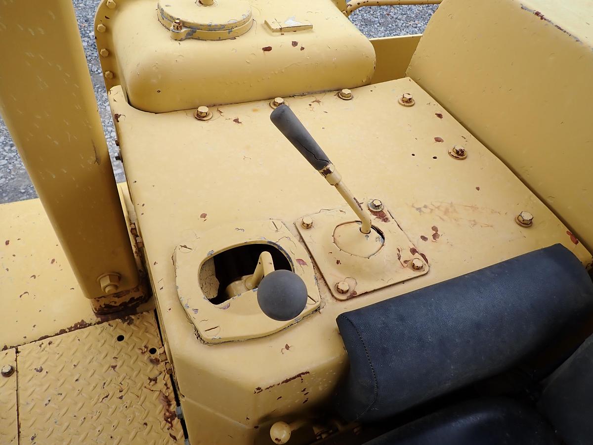 Used 1980 CAT D7G Crawler Dozer w/ RIPPER!