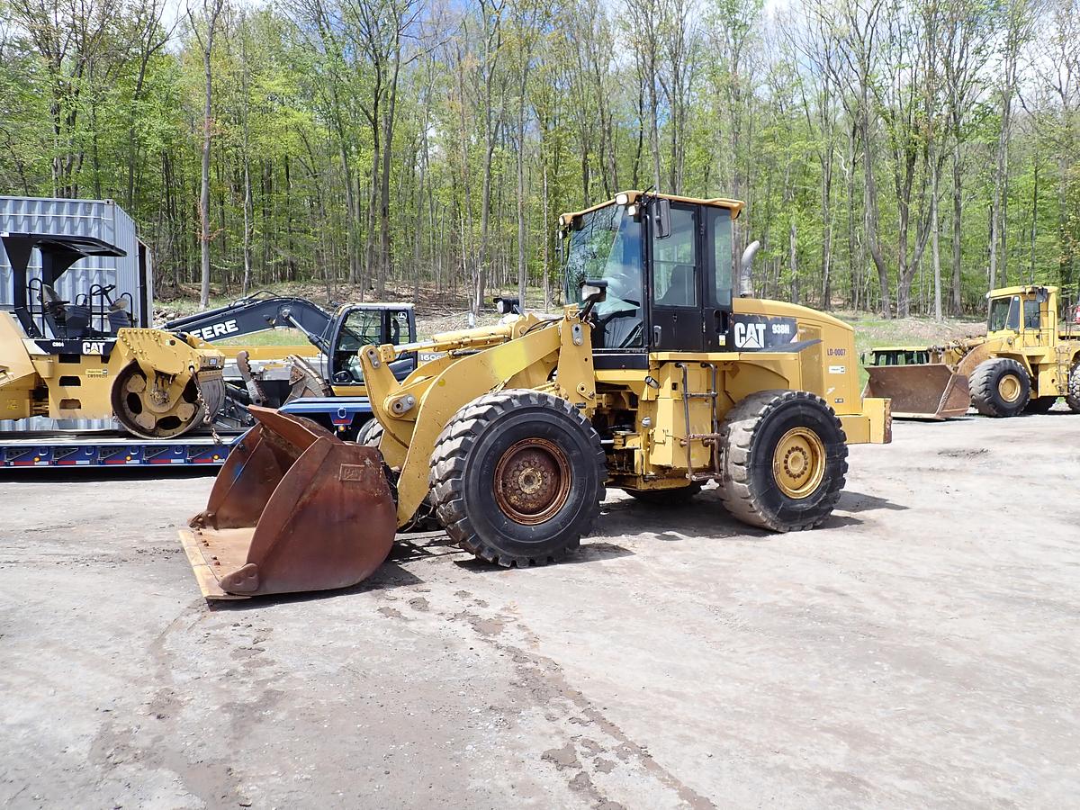 Used 2010 CAT 938H