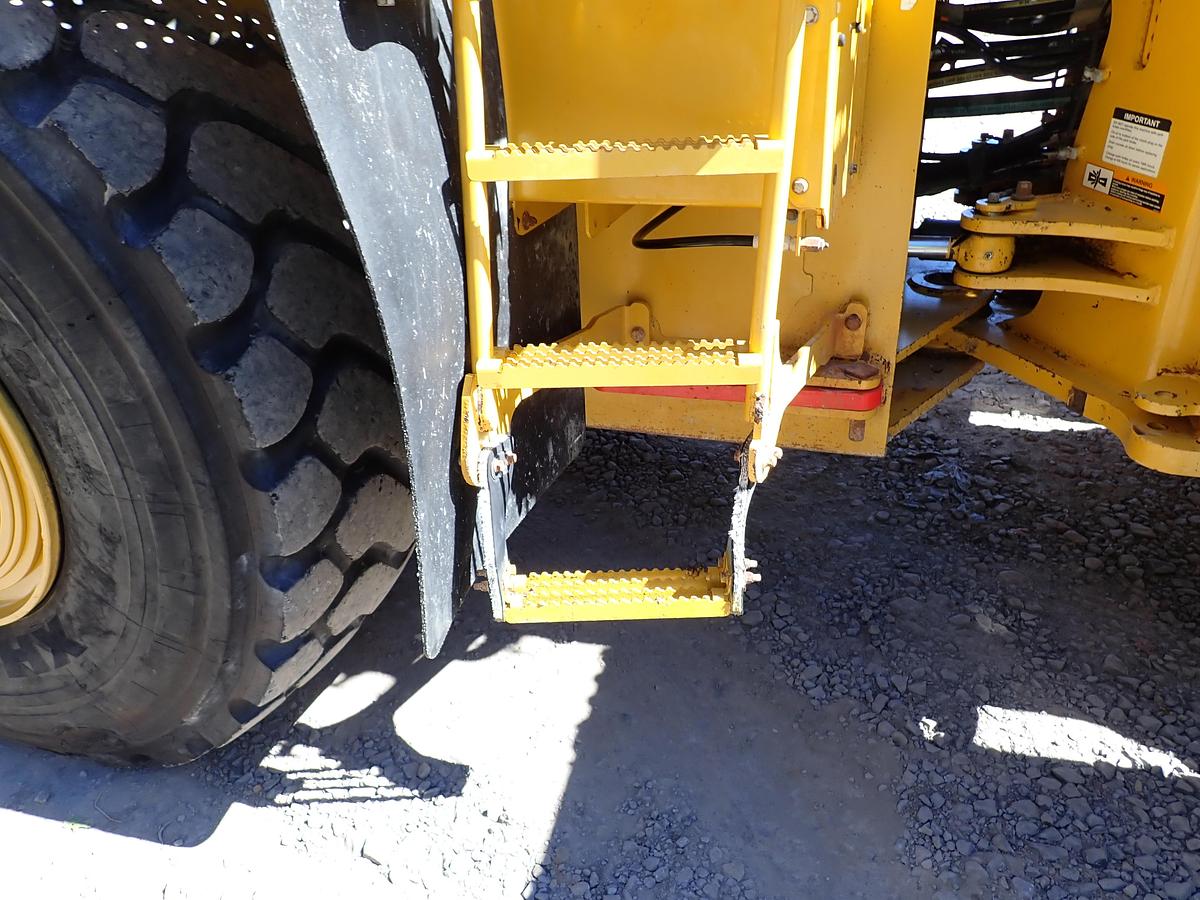 Used 2019 John Deere 744L Wheel Loader QUICK COUPLER!