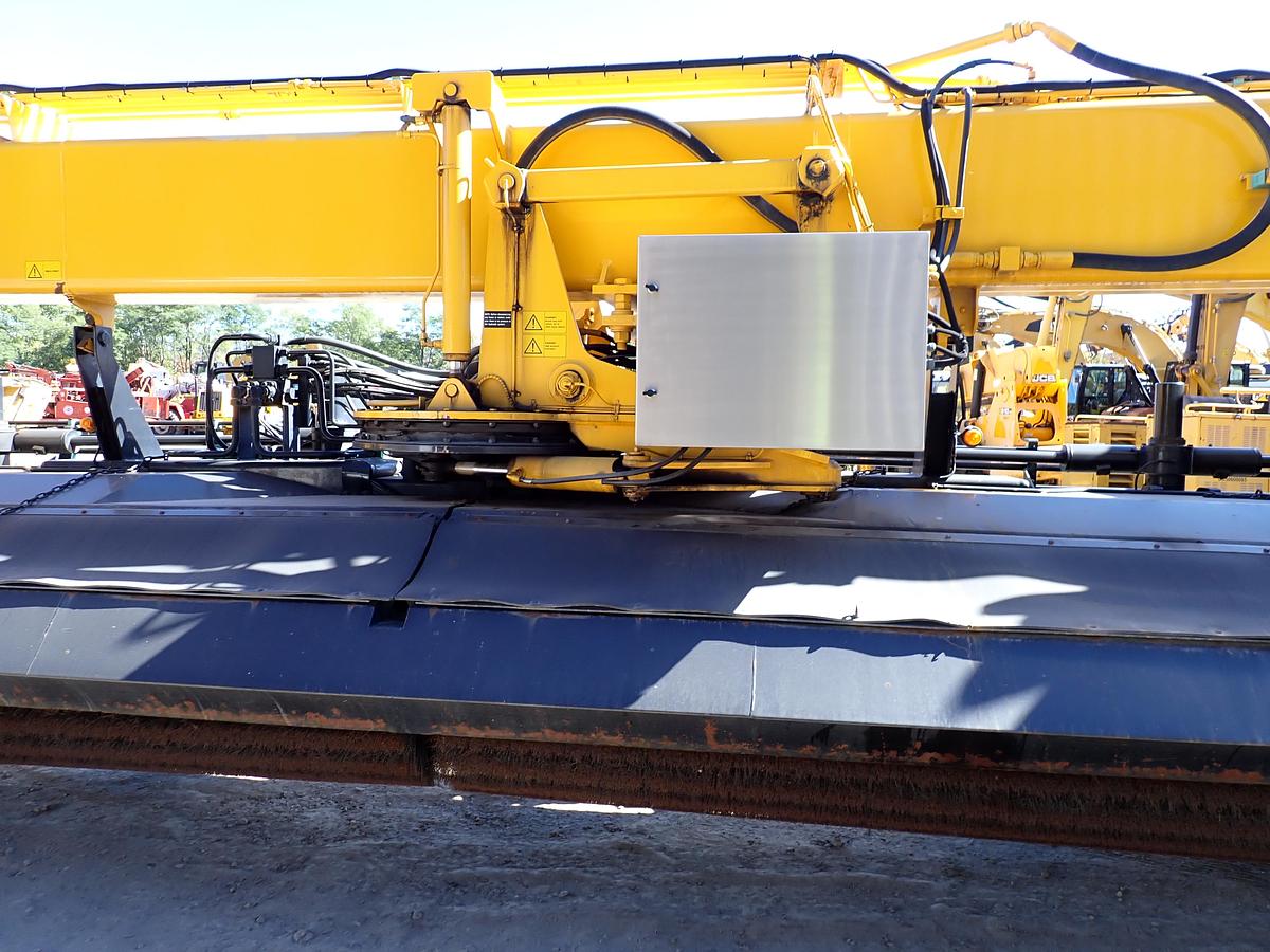 Used 2001 Vammas PSB 5500H Airport Runway Sweeper 