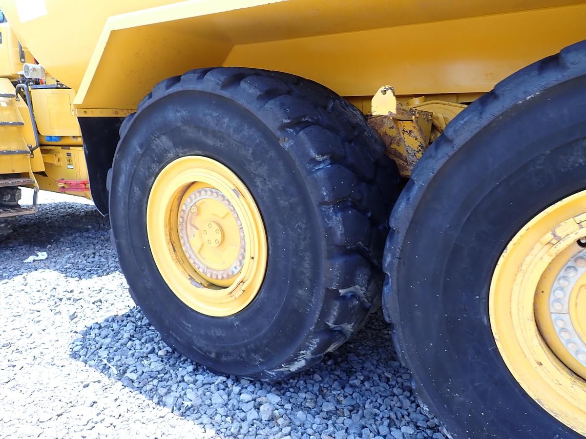 Used 2015 John Deere 460E Articulated Water Truck 9000 GALLON