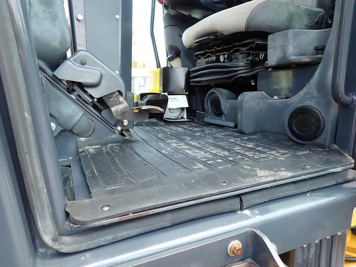 Used 2016 John Deere 772GP Motor Grader w/ GPS