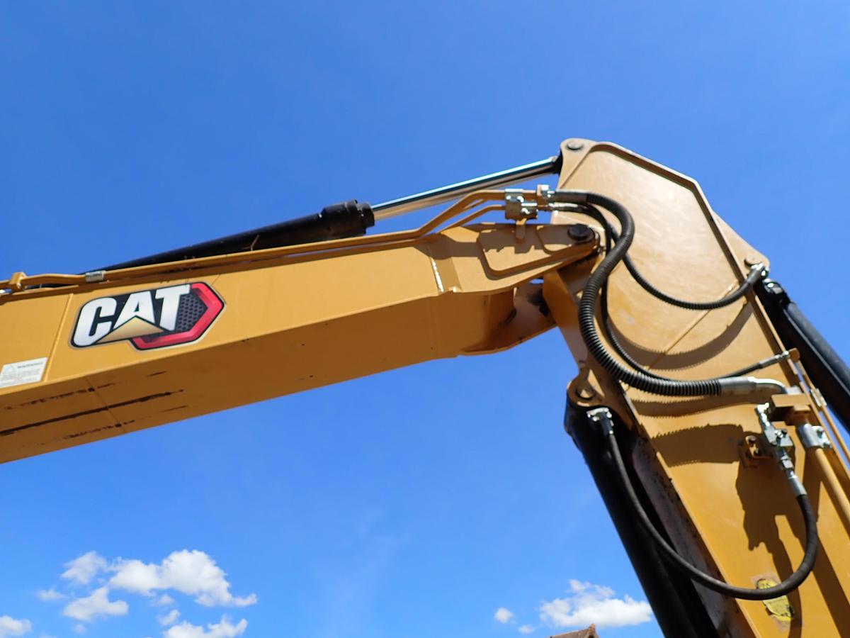 Used 2022 CAT 326