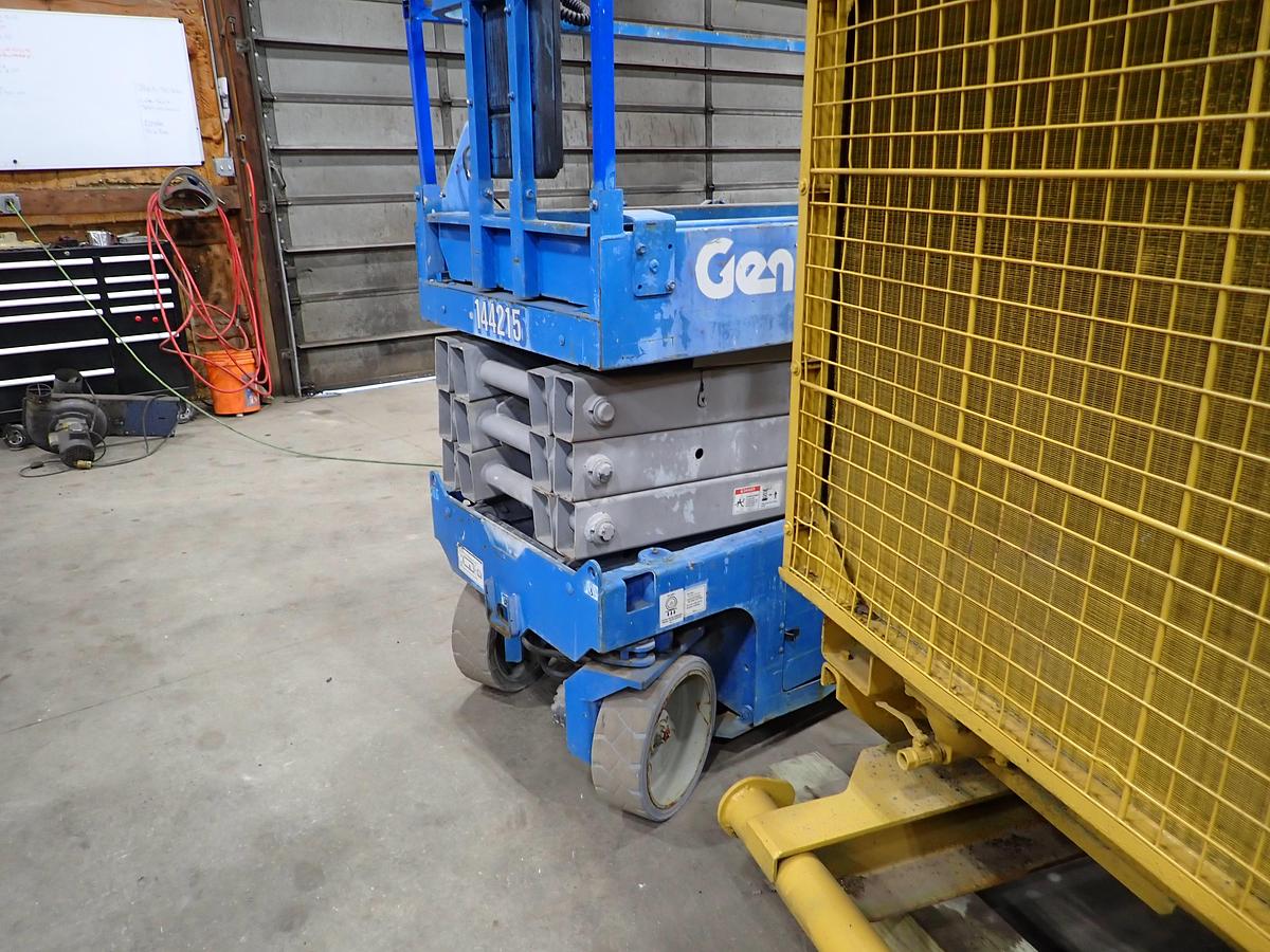 Used 2015 Genie GS2632