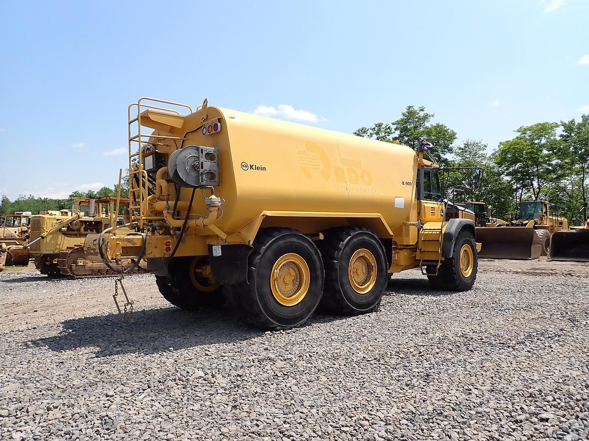 Used 2015 John Deere 460E Articulated Water Truck 9000 GALLON
