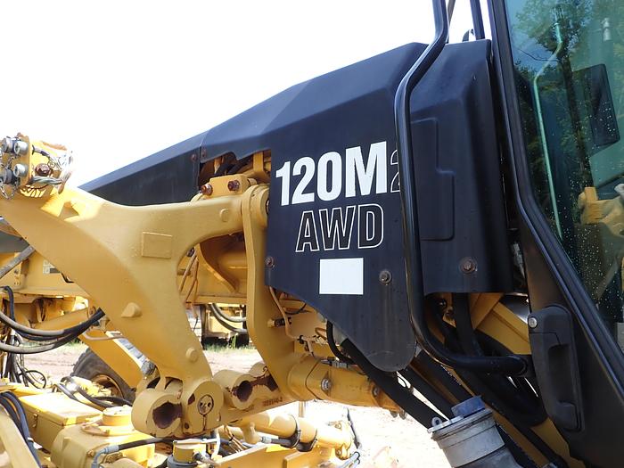 Used 2015 CAT 120M2 AWD