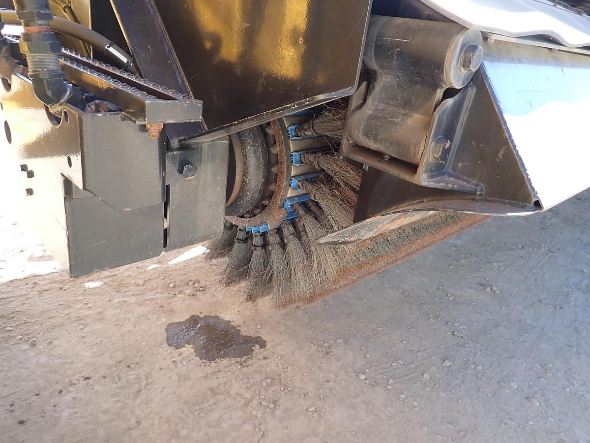 Used 2001 Vammas PSB 5500H Airport Runway Sweeper 
