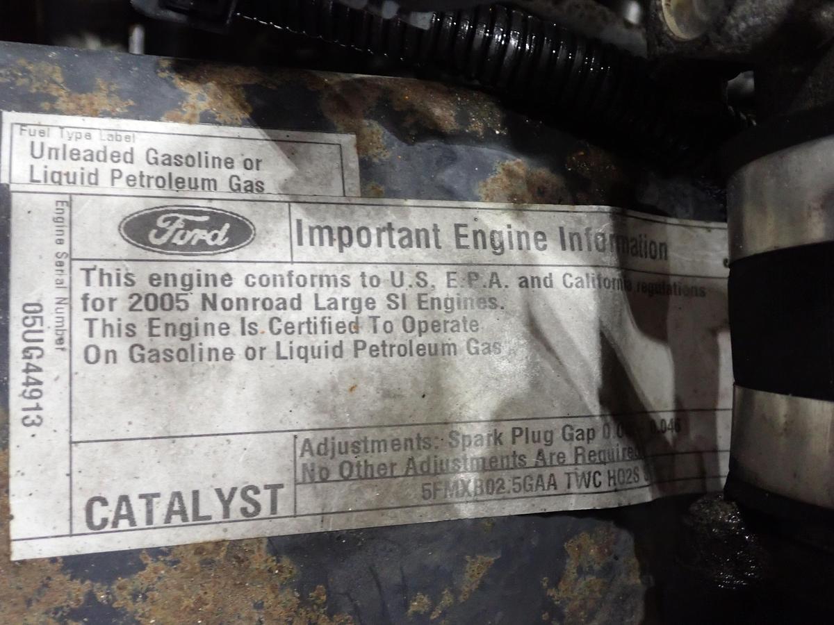 Used 2005 Ford LRG425 Gas Engine