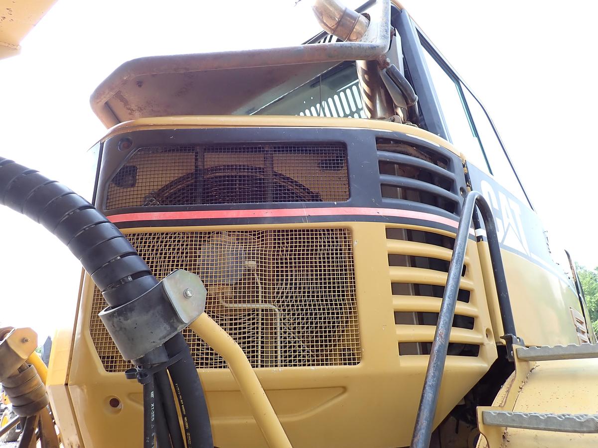 Used 2006 CAT 735