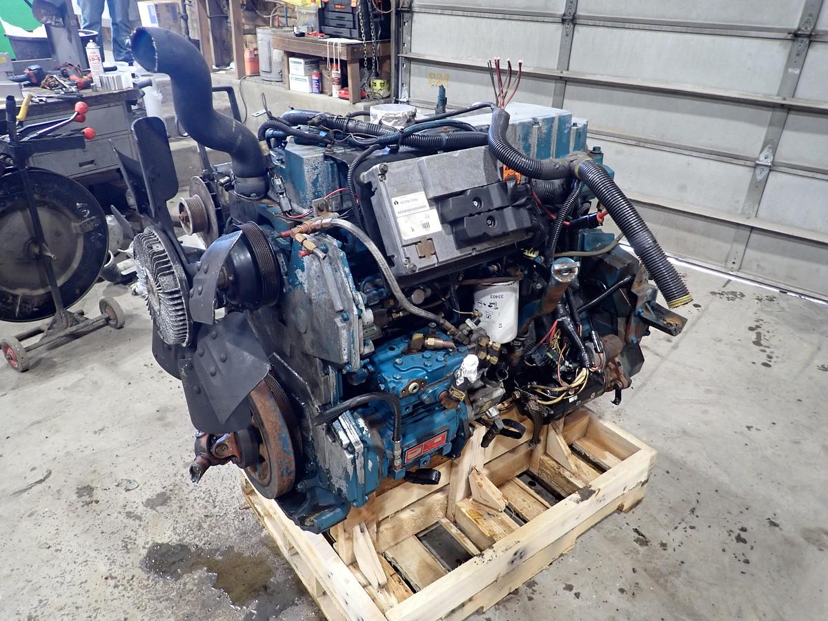 Used 1998 International DT466E HT Diesel Engine HIGH TORQUE 210 HP