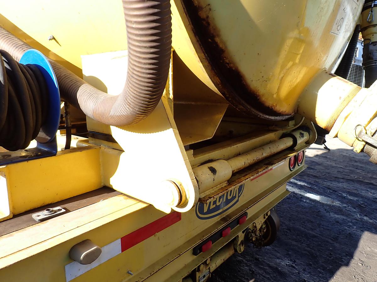 Used 2002 Vector 09007 Vacuum Excavator HI-RAIL GEAR!