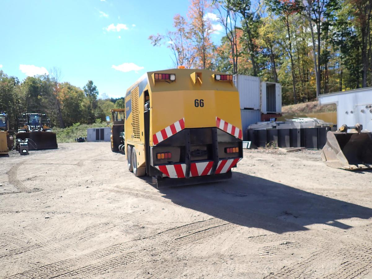 Used 2001 Vammas PSB 5500H Airport Runway Sweeper 