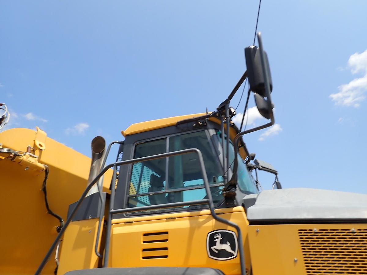 Used 2015 John Deere 460E Articulated Water Truck 9000 GALLON