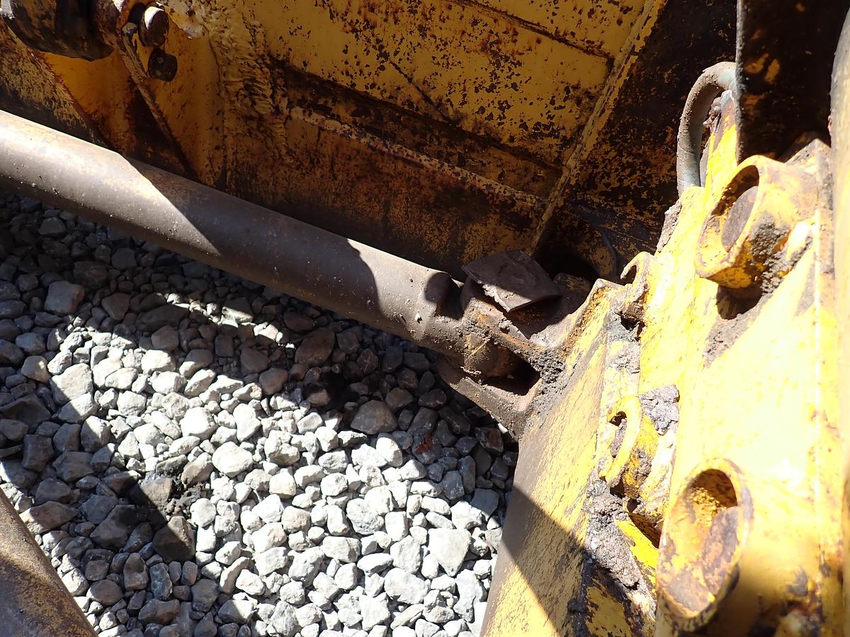 Used 1971 CAT D8H Crawler Dozer w/ RIPPER!