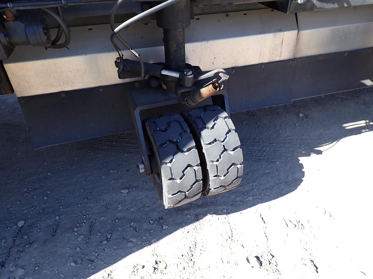 Used 2001 Vammas PSB 5500H Airport Runway Sweeper 
