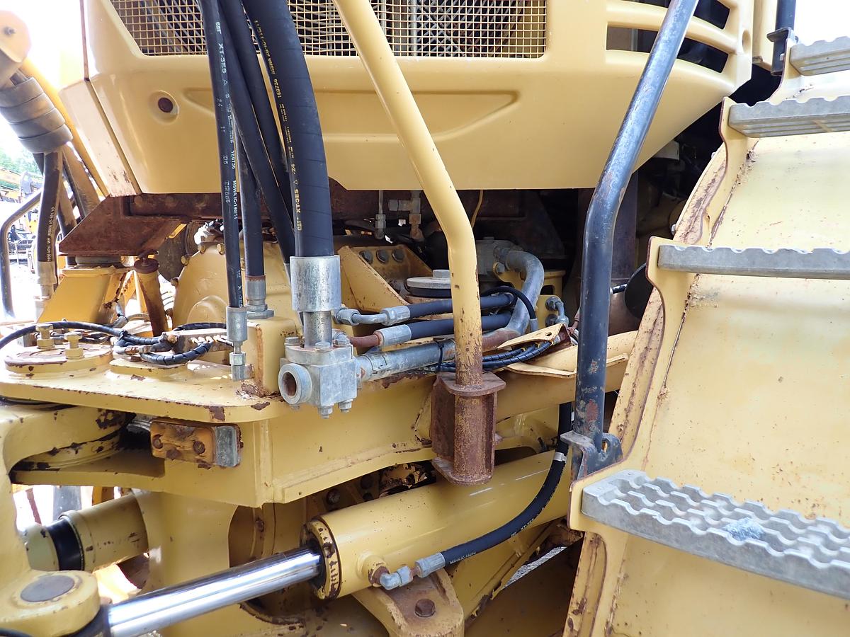 Used 2006 CAT 735