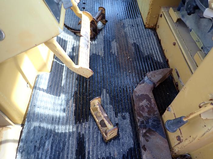 Used 1982 CAT D5B Crawler Dozer w/ CAB & WINCH 