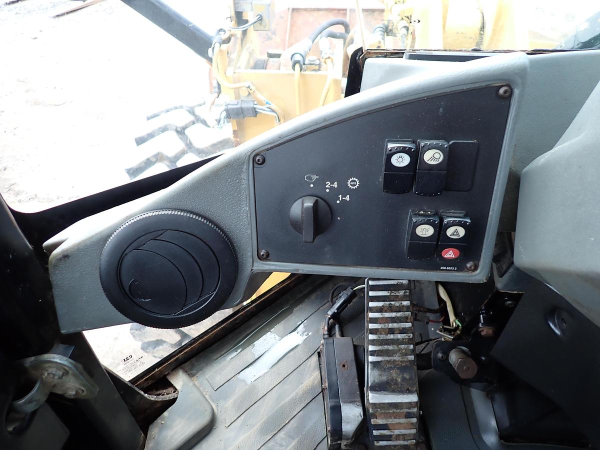 Used 2010 CAT 938H