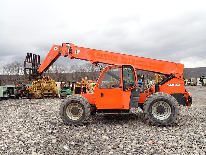 Used 2009 Lull 944E-42