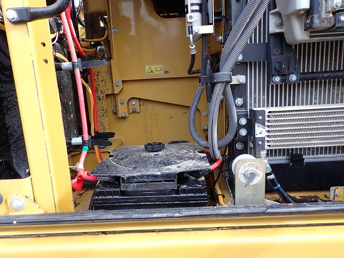 Used 2012 CAT 320EL