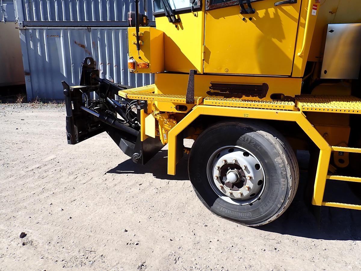 Used 2001 Vammas PSB 5500H Airport Runway Sweeper 