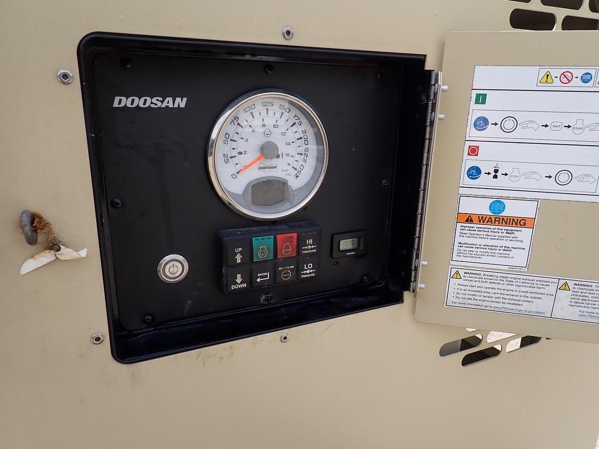 Used 2023 Doosan P425/HP375 Air Compressor 1078 HOURS