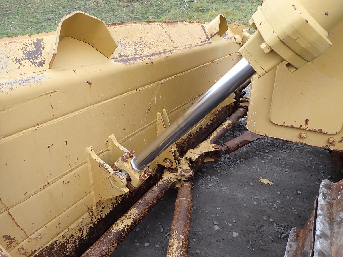 Used 1980 CAT D7G Crawler Dozer w/ RIPPER!