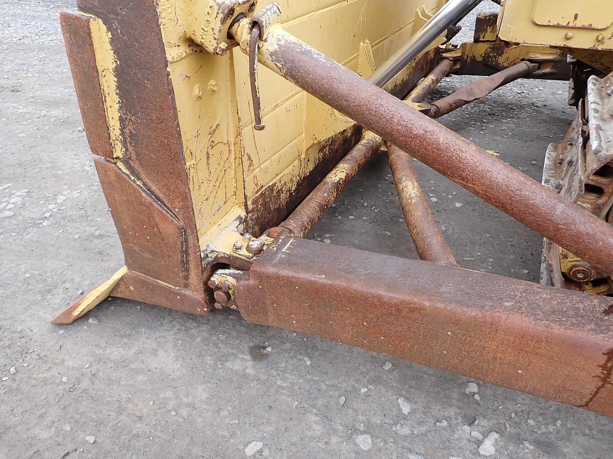 Used 1980 CAT D7G Crawler Dozer w/ RIPPER!