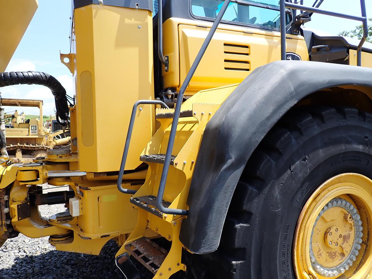 Used 2015 John Deere 460E Articulated Water Truck 9000 GALLON