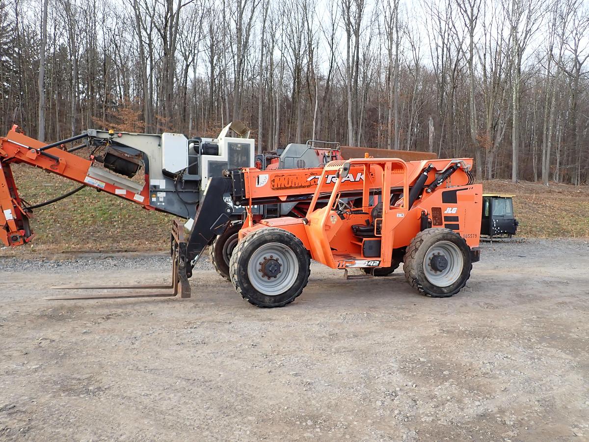 Used 2018 Skytrak 8042 8K Telehandler 