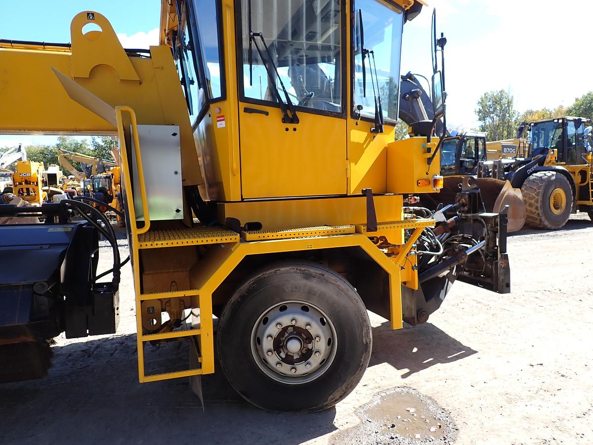 Used 2001 Vammas PSB 5500H Airport Runway Sweeper 