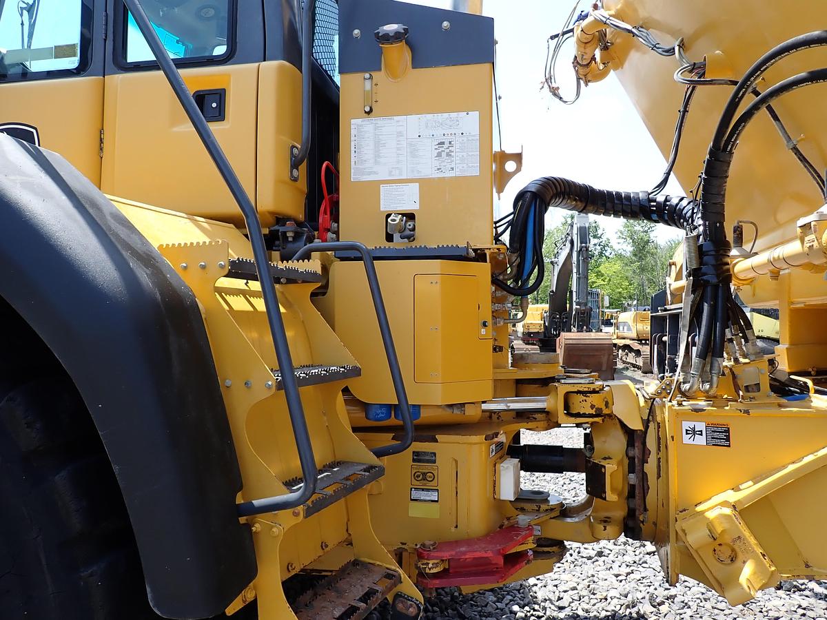 Used 2015 John Deere 460E Articulated Water Truck 9000 GALLON