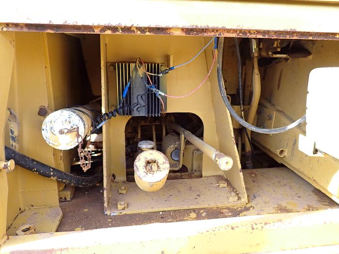 Used 1982 CAT D5B Crawler Dozer w/ CAB & WINCH 