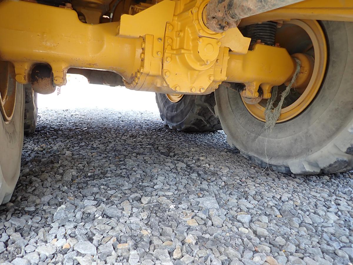 Used 2015 John Deere 460E Articulated Water Truck 9000 GALLON