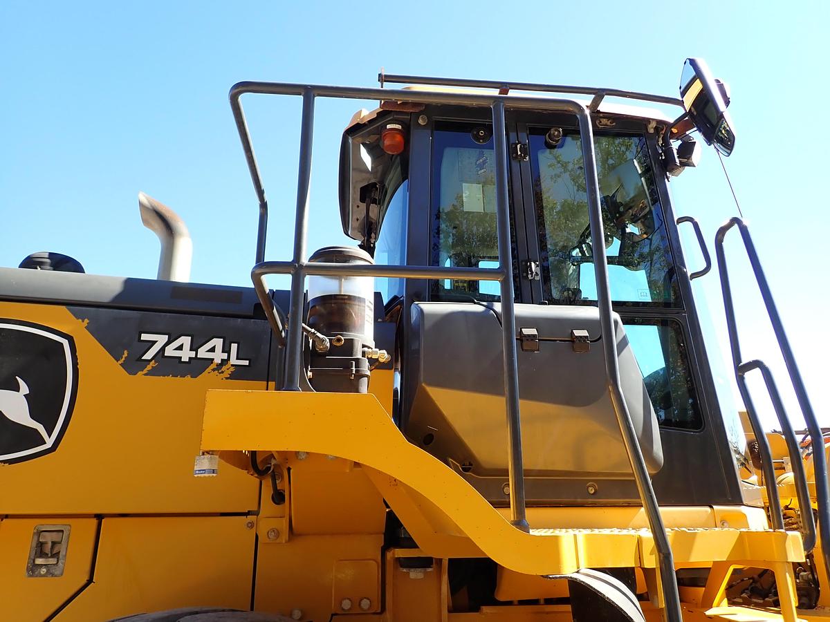 Used 2019 John Deere 744L Wheel Loader QUICK COUPLER!