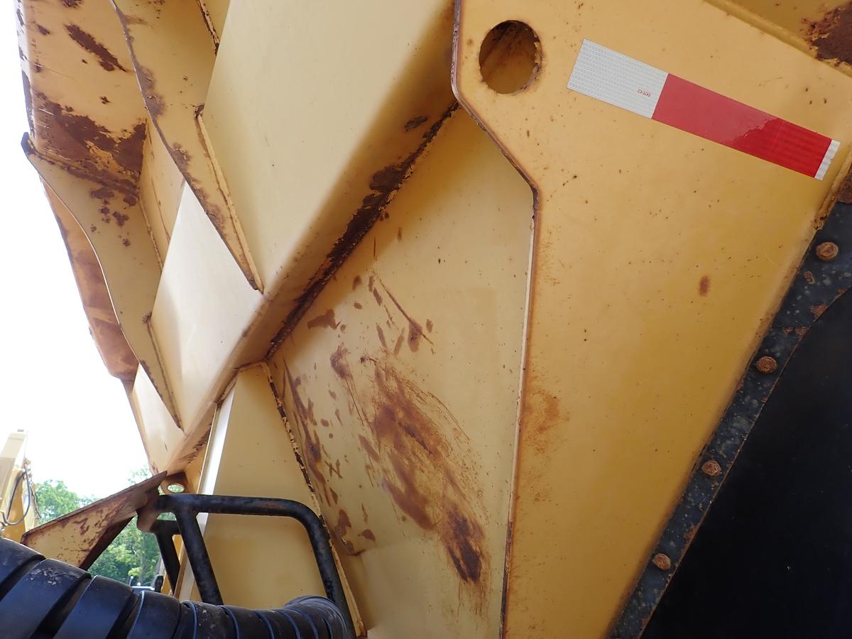 Used 2003 CAT 735