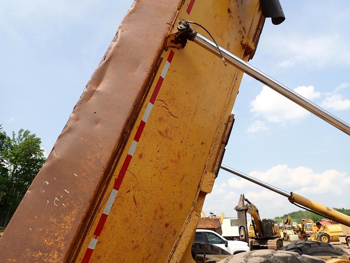 Used 2003 CAT 735