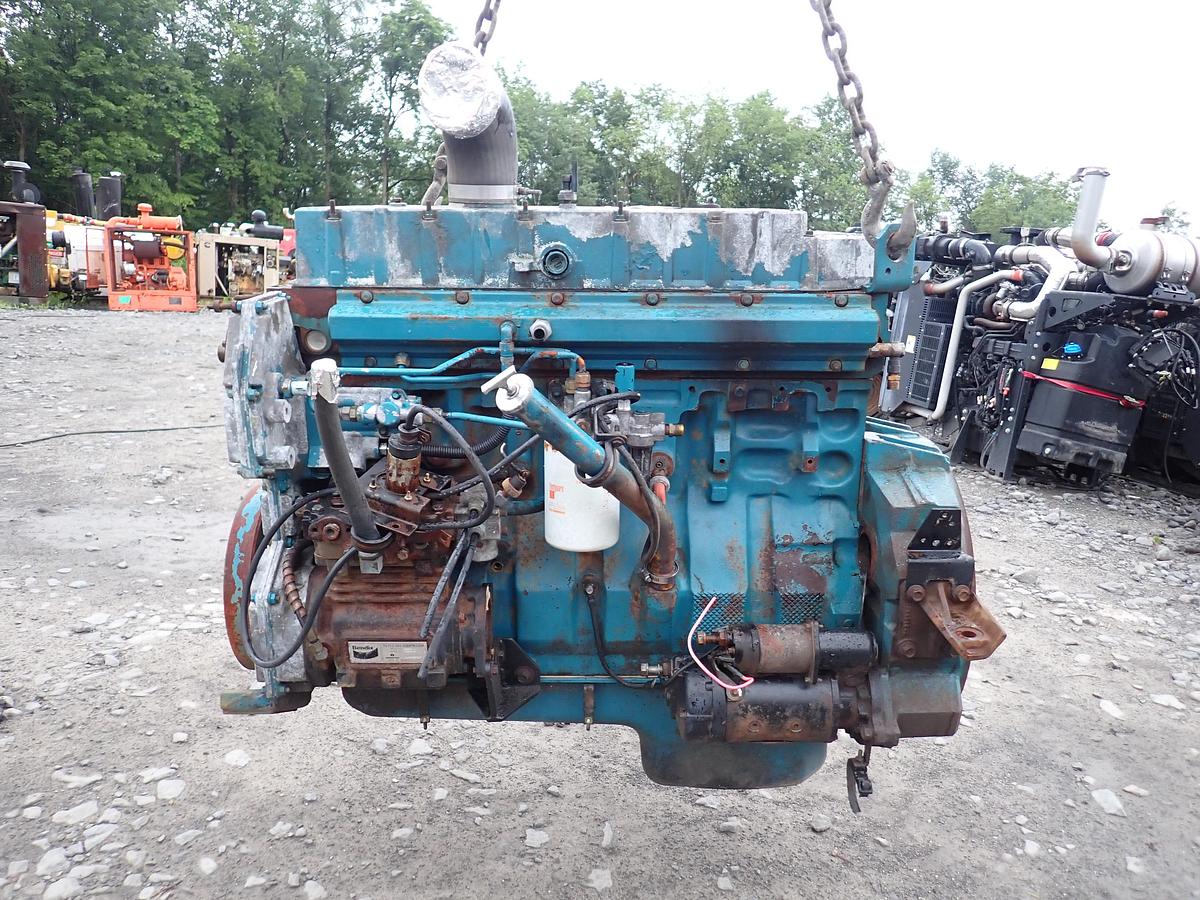Used 2000 International DT466E 190 HP Truck Engine