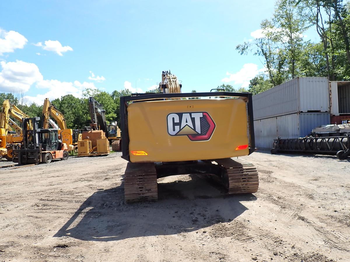 Used 2022 CAT 326