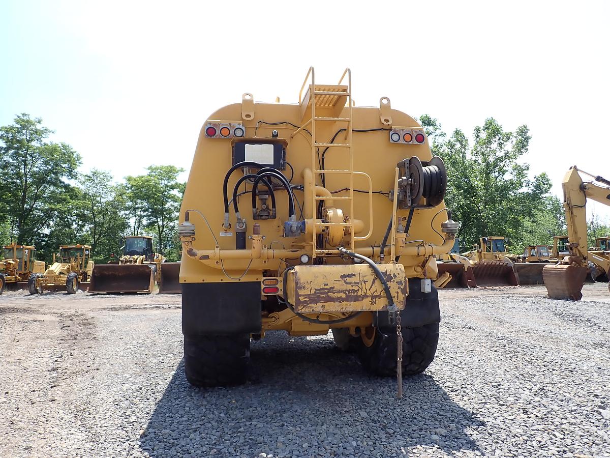 Used 2015 John Deere 460E Articulated Water Truck 9000 GALLON