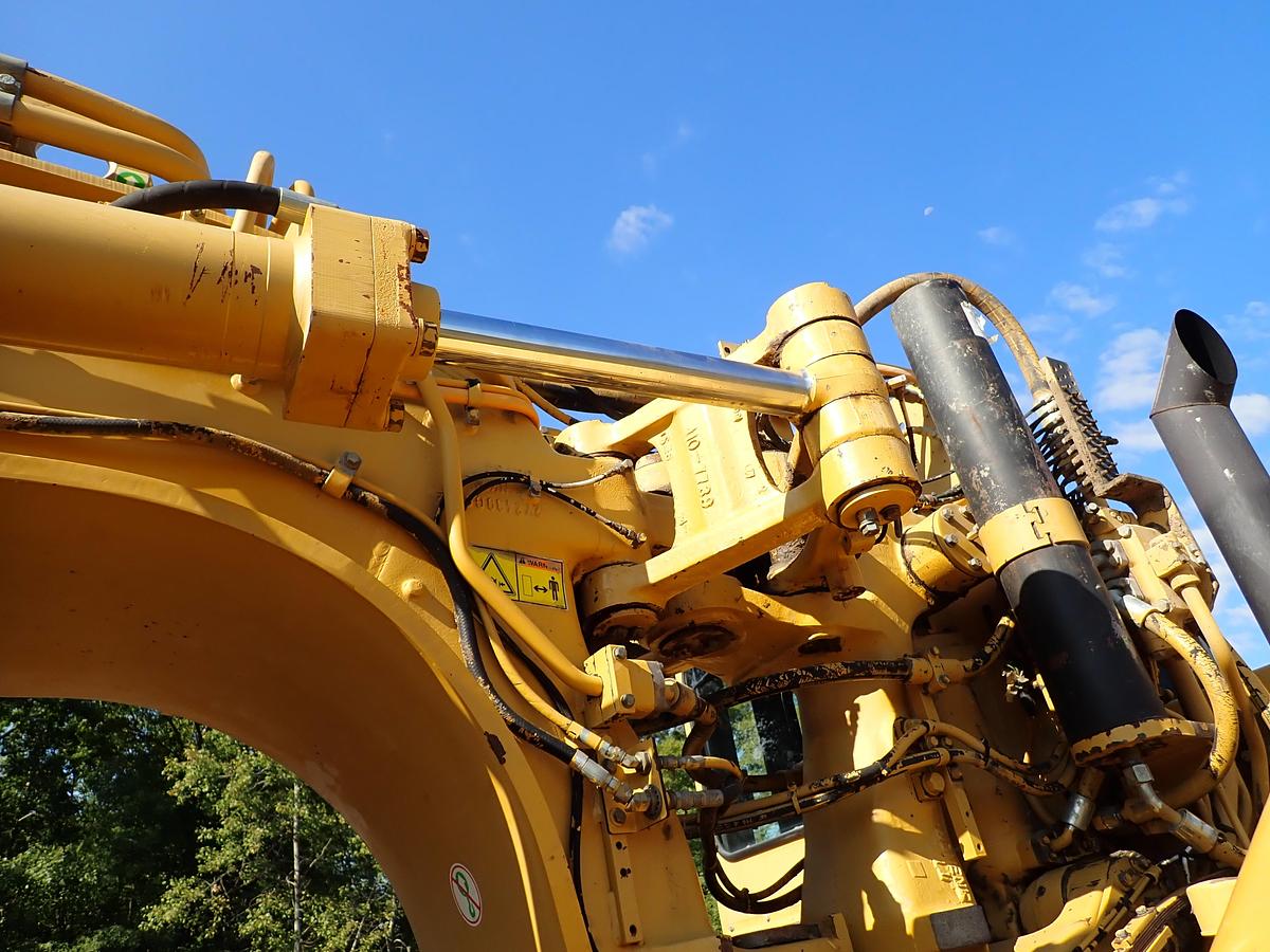 Used 2007 CAT 621G Motor Scraper