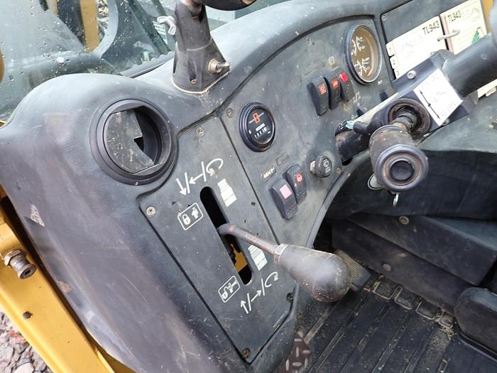 Used 2009 CAT TL943