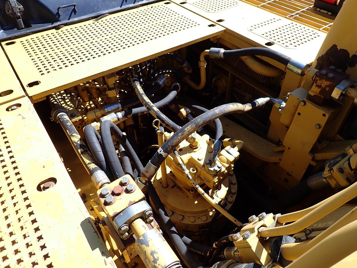 Used 2004 CAT 330CL Hydraulic Excavator