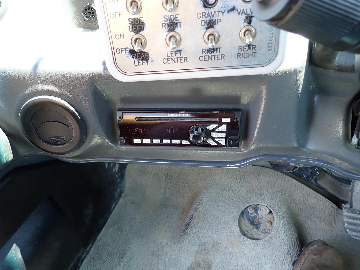 Used 2015 John Deere 460E Articulated Water Truck 9000 GALLON