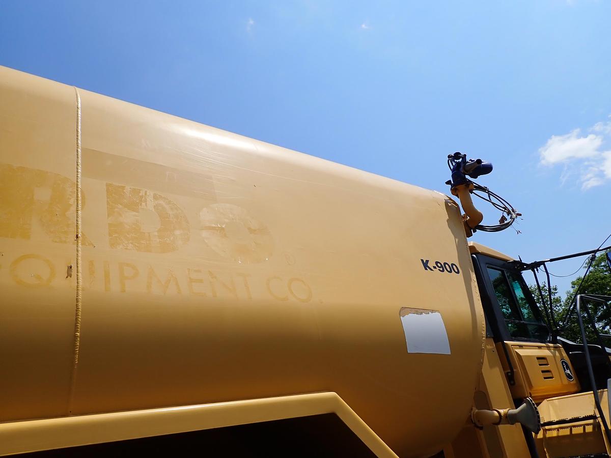 Used 2015 John Deere 460E Articulated Water Truck 9000 GALLON