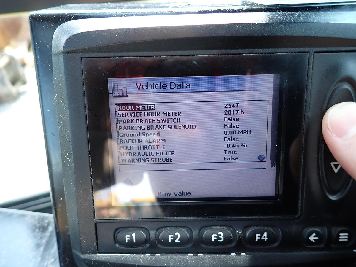 Used 2015 Hoist P300 30,000 Lb Forklift LOW HOURS!