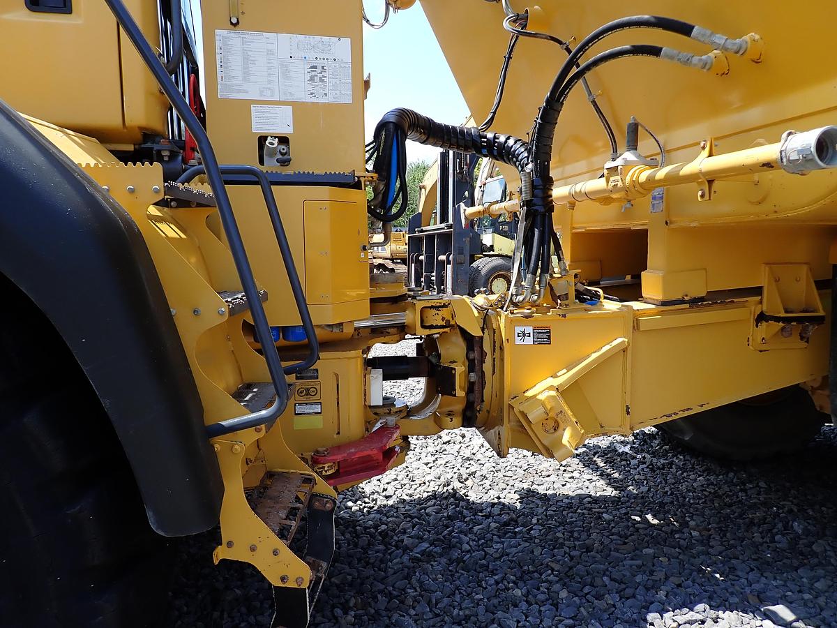 Used 2015 John Deere 460E Articulated Water Truck 9000 GALLON