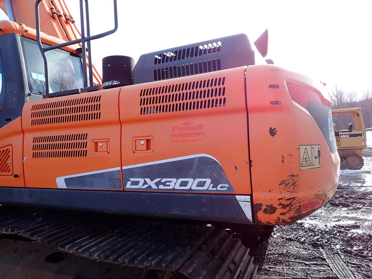 Used 2015 Doosan DX300 LC-5 Long Reach Excavator