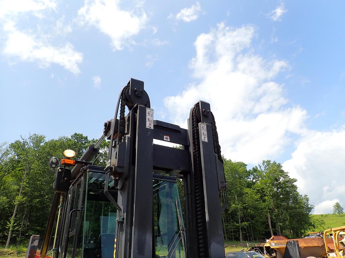 Used 2015 Hoist P300 30,000 Lb Forklift LOW HOURS!