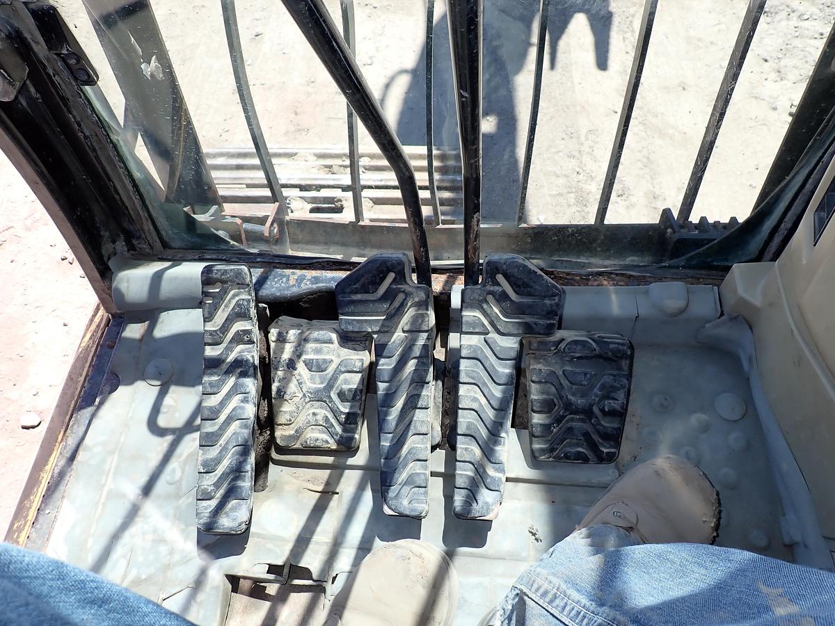 Used 2006 CAT 320CL